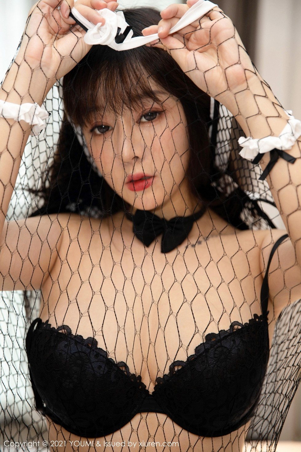 [YouMi尤蜜荟]Vol.593_女神王雨纯黑色网格情趣内衣配黑丝裤袜秀豪乳翘臀诱惑写真48P
