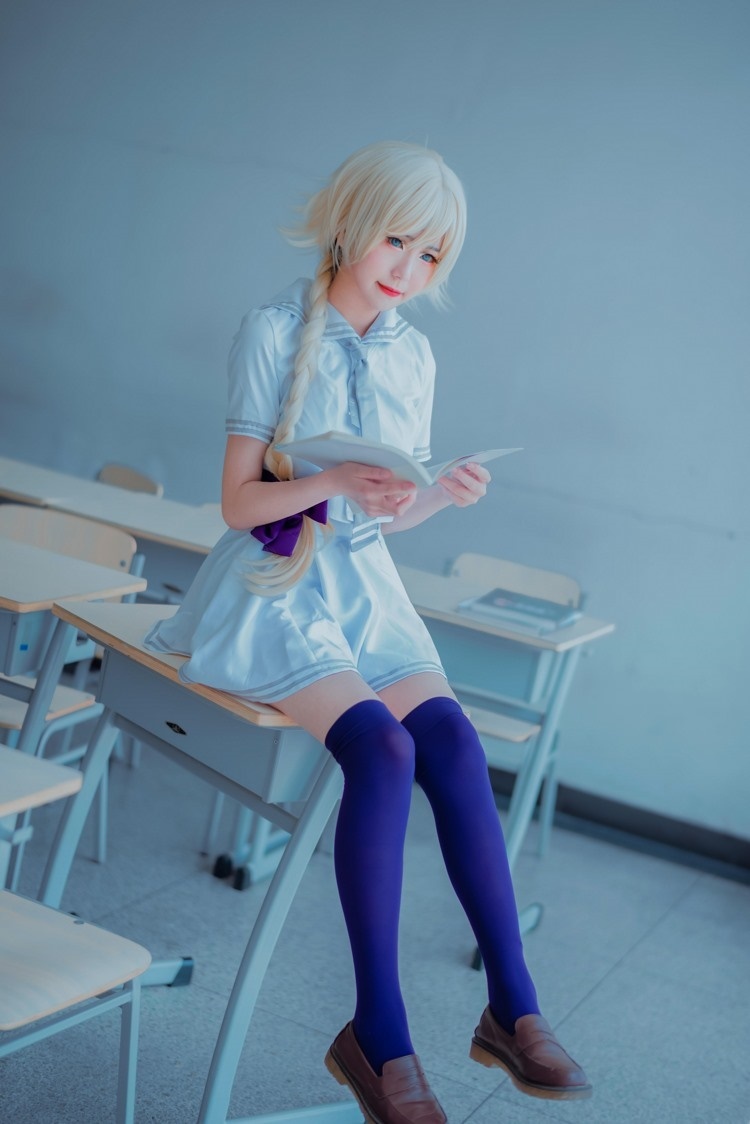 性感青春美女工作服cos妖娆黑美腿图片