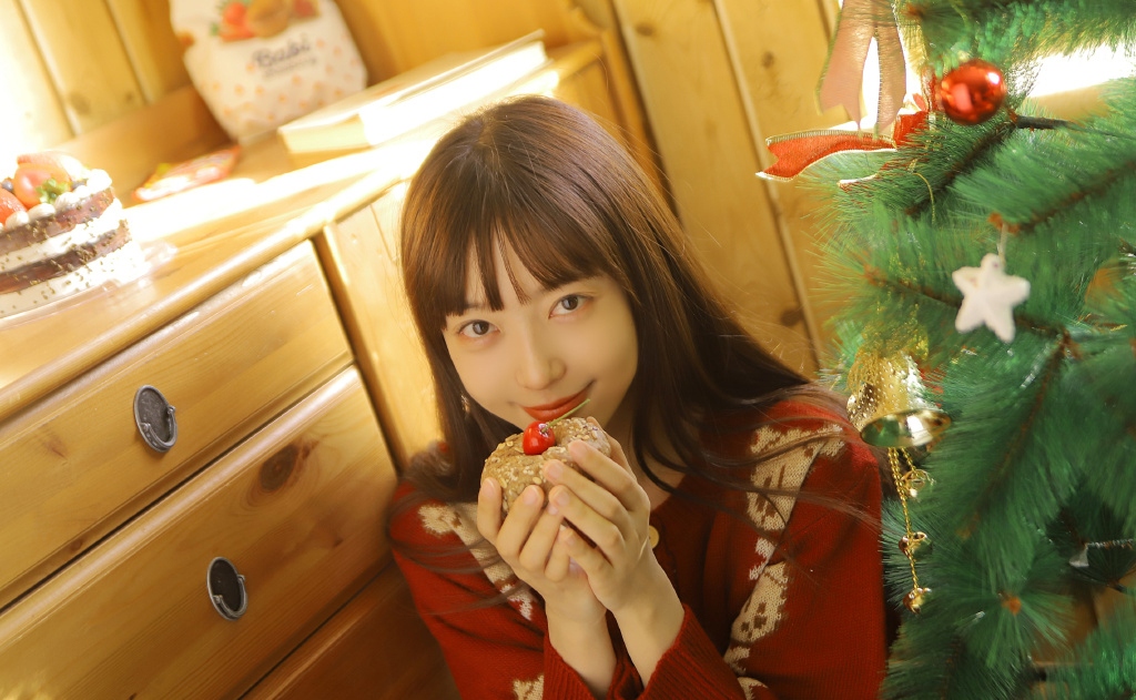 圣诞毛衣青春美女蜜汁性感卧室