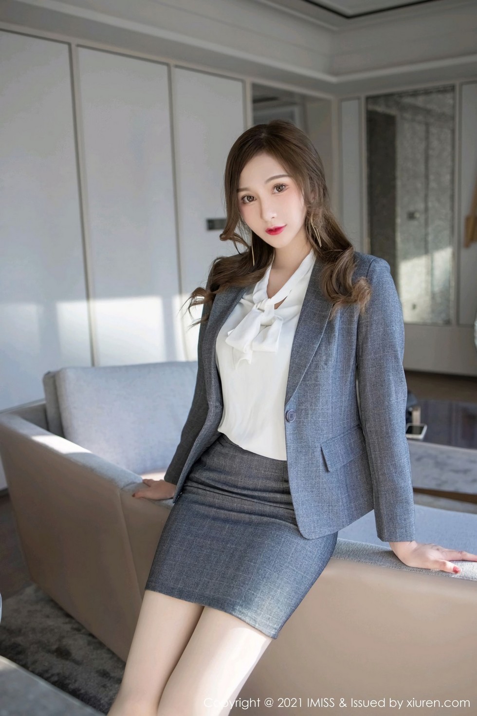 [IMISS爱蜜社]Vol.548_气质女神Lavinia肉肉私房脱职业OL装肉丝裤袜秀翘臀诱惑写真58P