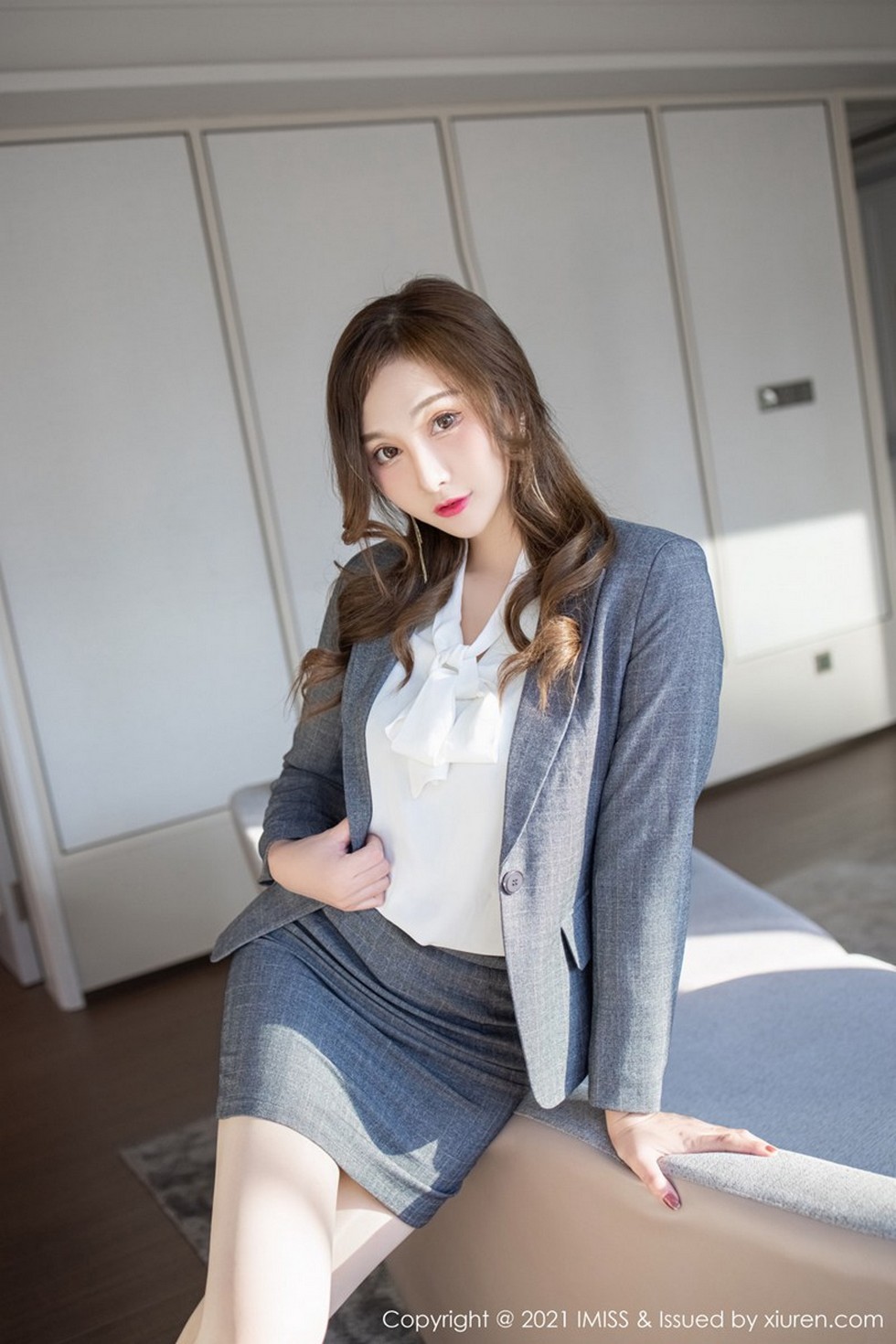 [IMISS爱蜜社]Vol.548_气质女神Lavinia肉肉私房脱职业OL装肉丝裤袜秀翘臀诱惑写真58P