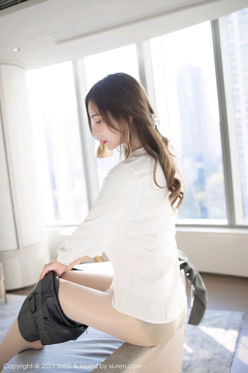 [IMISS爱蜜社]Vol.548_气质女神Lavinia肉肉私房脱职业OL装肉丝裤袜秀翘臀诱惑写真58P