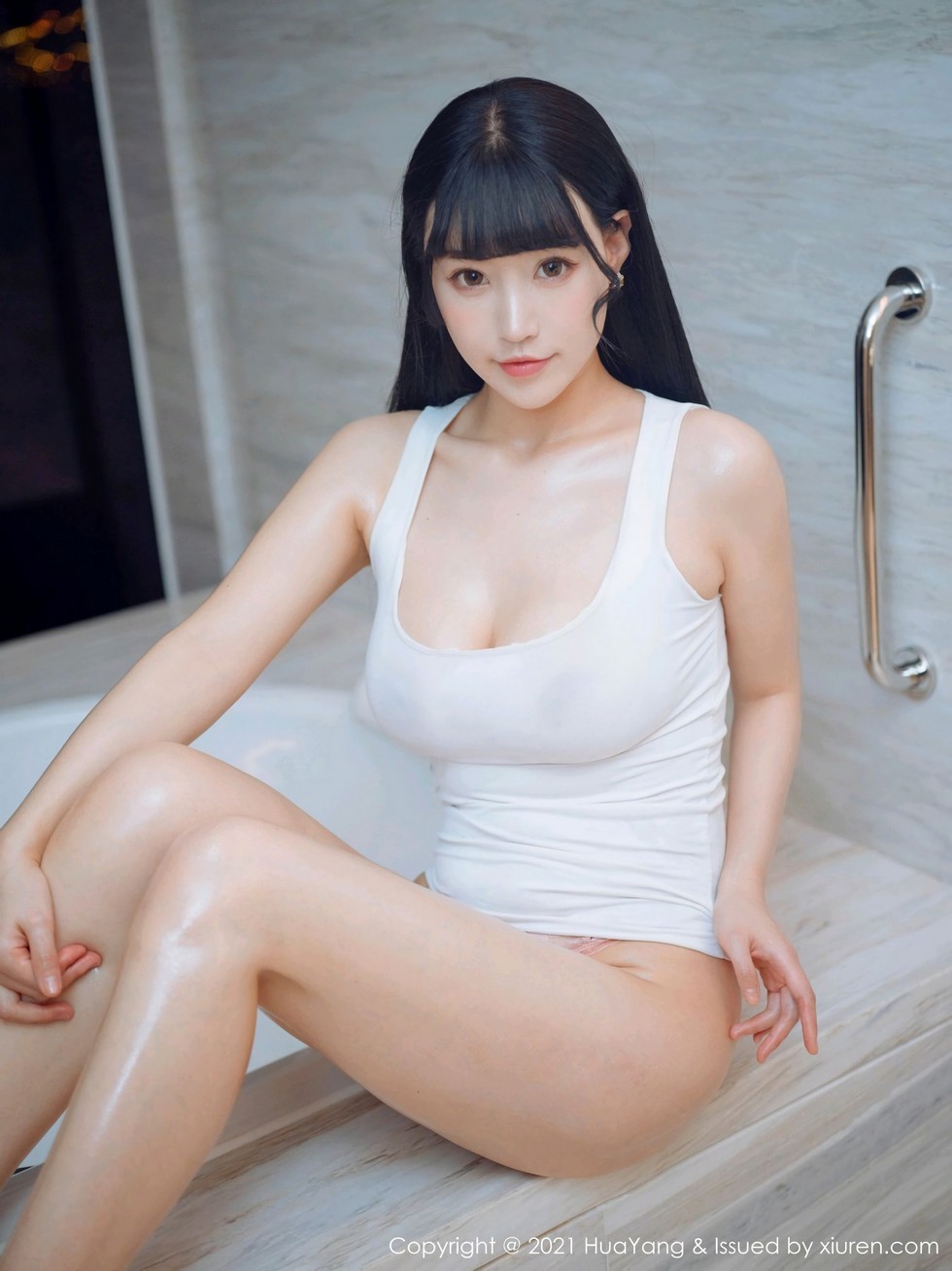 [HuaYang花漾]Vol.360_女神朱可儿Flower厦门旅拍白色低胸服饰秀凹凸惹火身材诱惑写真63P