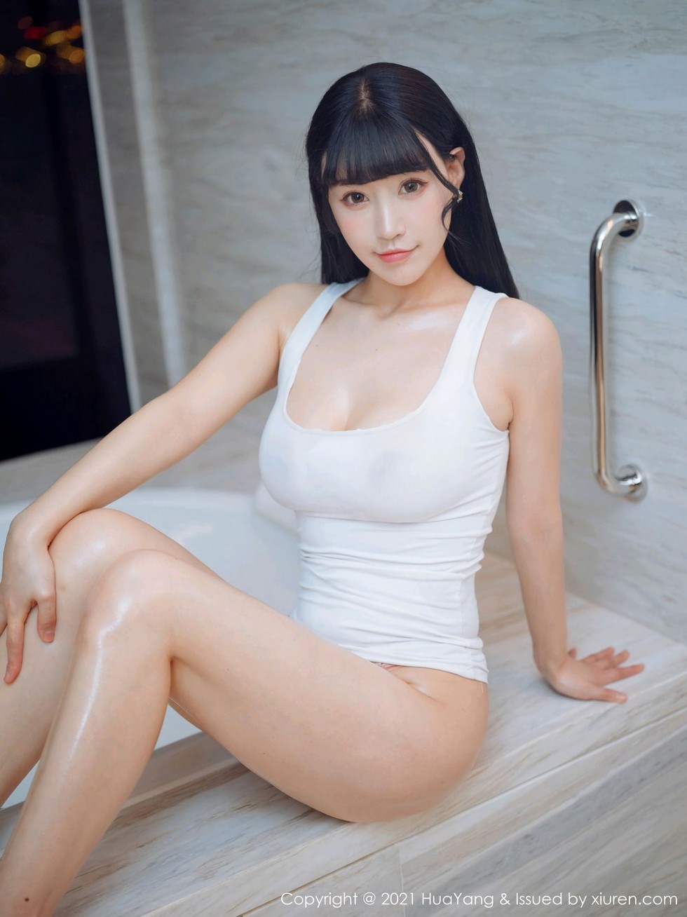 [HuaYang花漾]Vol.360_女神朱可儿Flower厦门旅拍白色低胸服饰秀凹凸惹火身材诱惑写真63P
