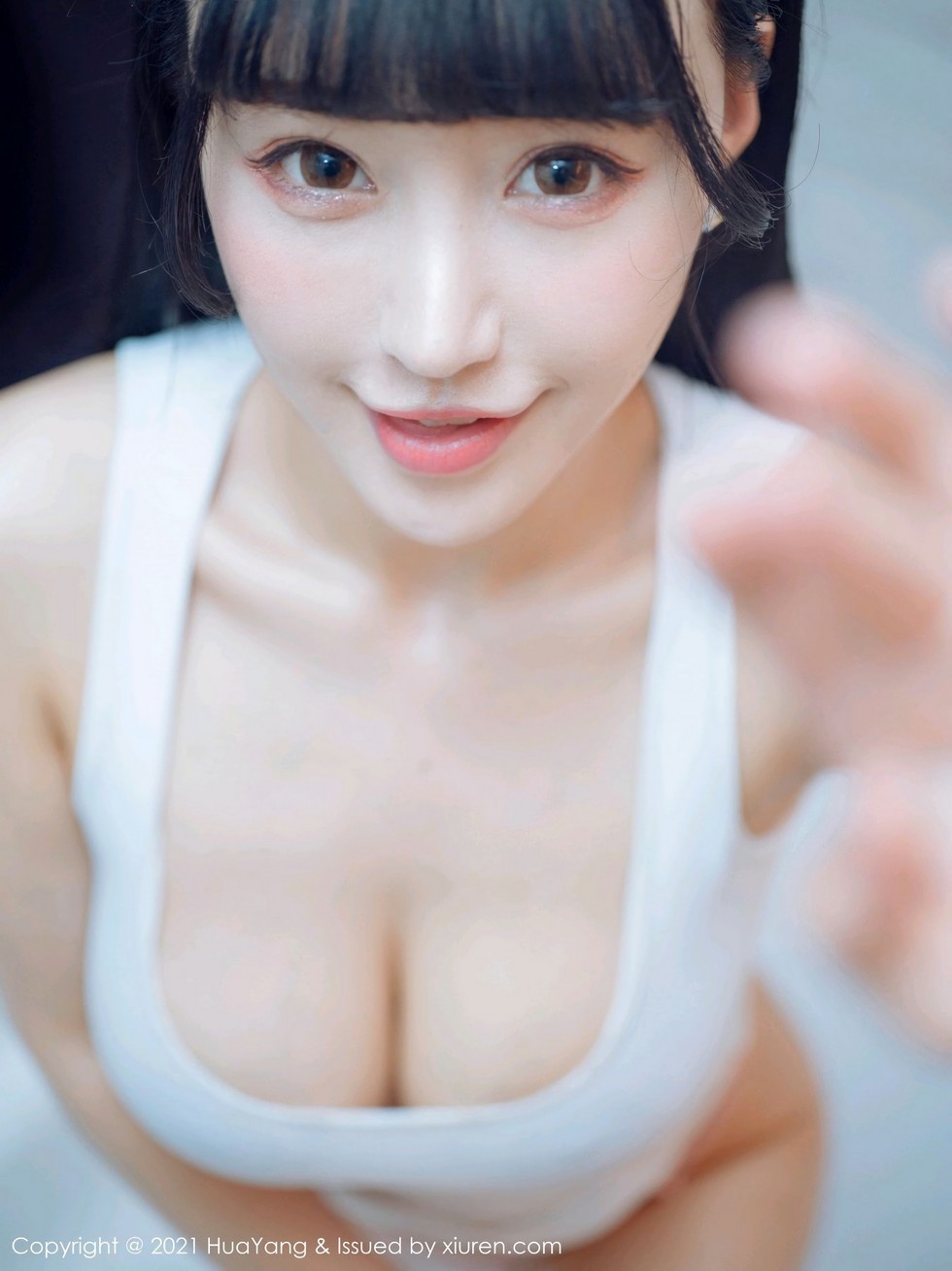 [HuaYang花漾]Vol.360_女神朱可儿Flower厦门旅拍白色低胸服饰秀凹凸惹火身材诱惑写真63P