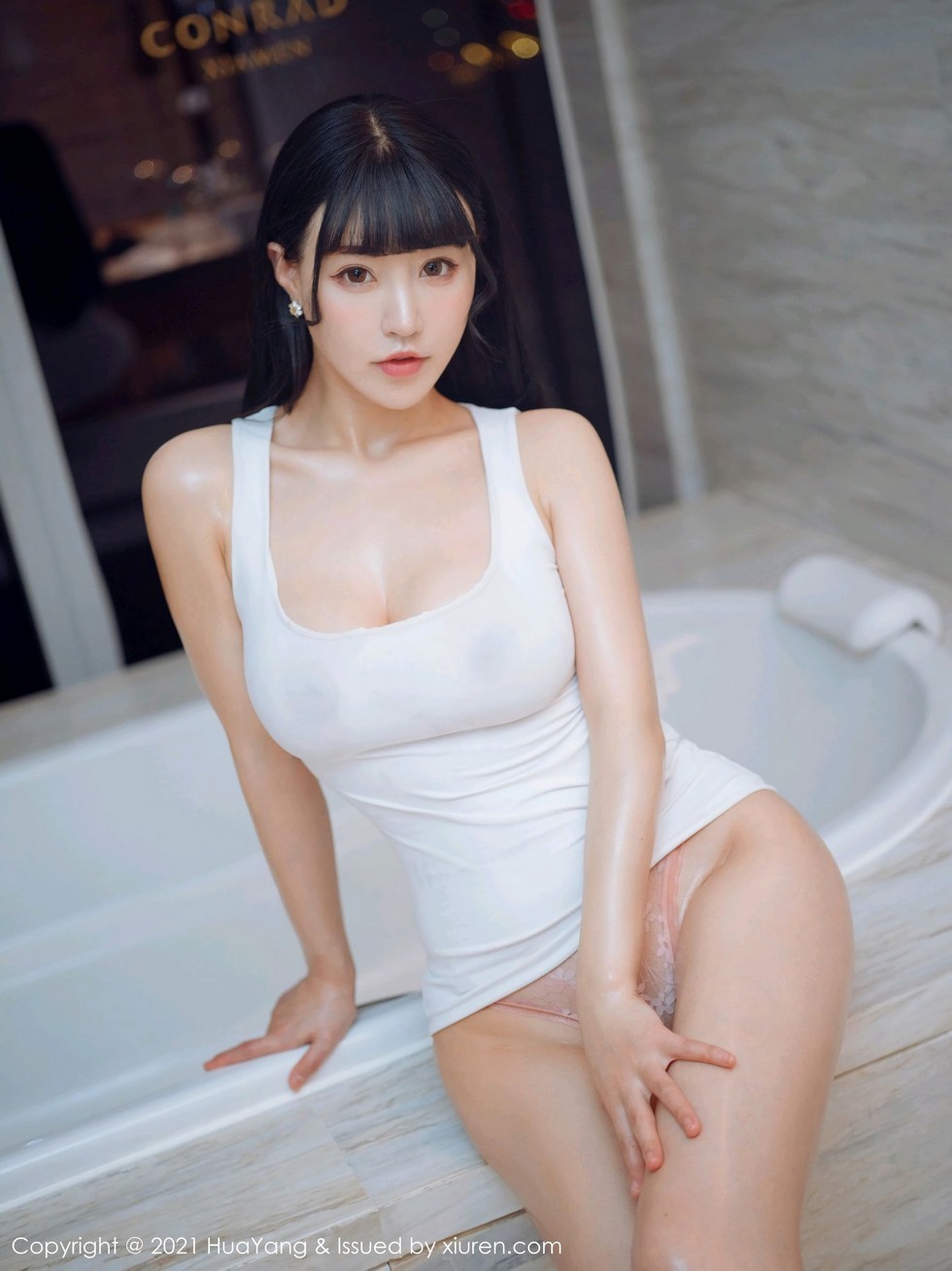[HuaYang花漾]Vol.360_女神朱可儿Flower厦门旅拍白色低胸服饰秀凹凸惹火身材诱惑写真63P