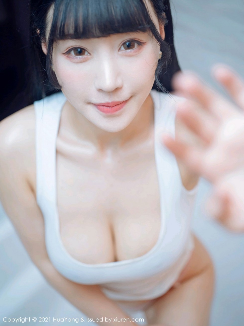 [HuaYang花漾]Vol.360_女神朱可儿Flower厦门旅拍白色低胸服饰秀凹凸惹火身材诱惑写真63P