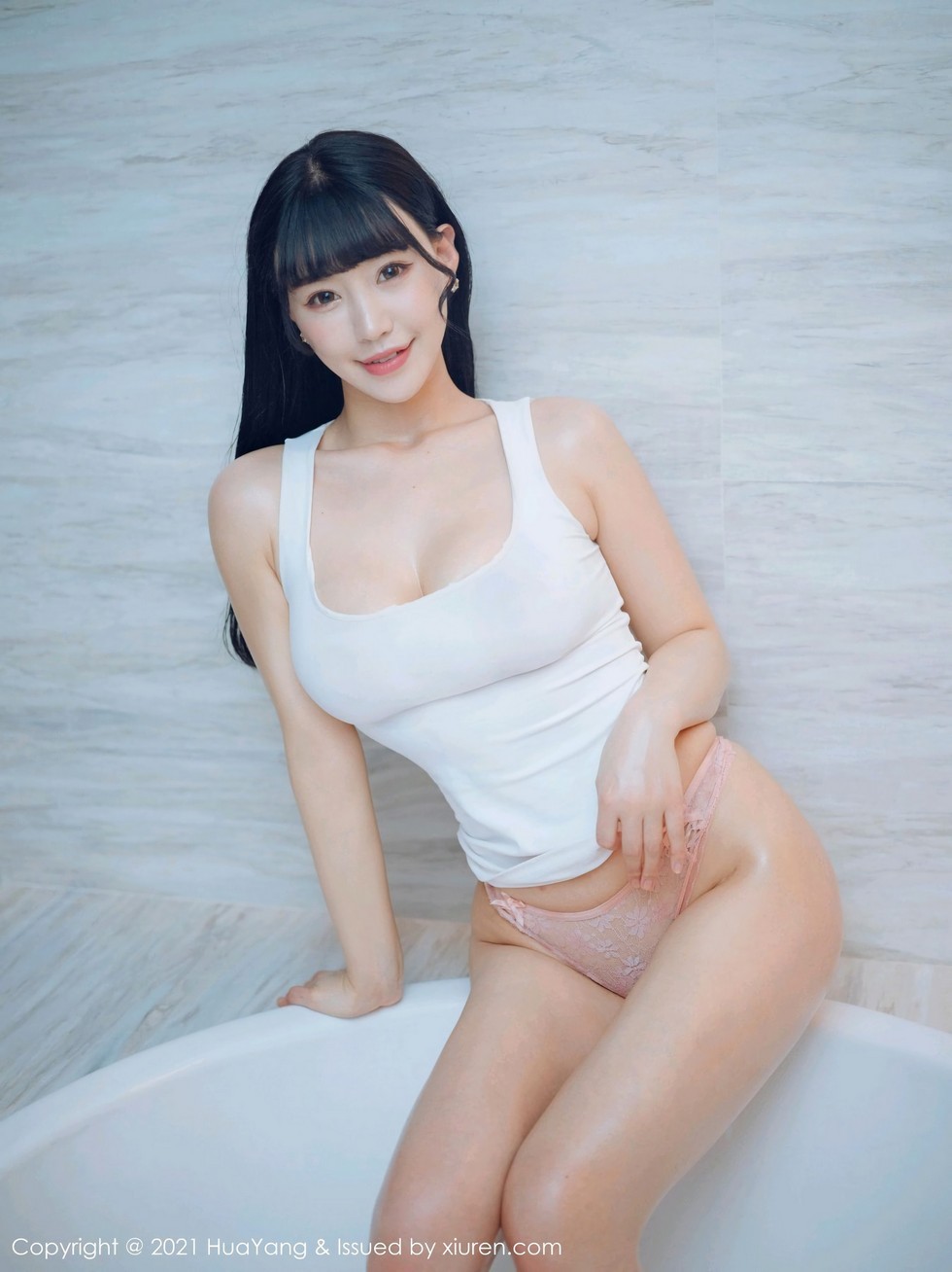 [HuaYang花漾]Vol.360_女神朱可儿Flower厦门旅拍白色低胸服饰秀凹凸惹火身材诱惑写真63P