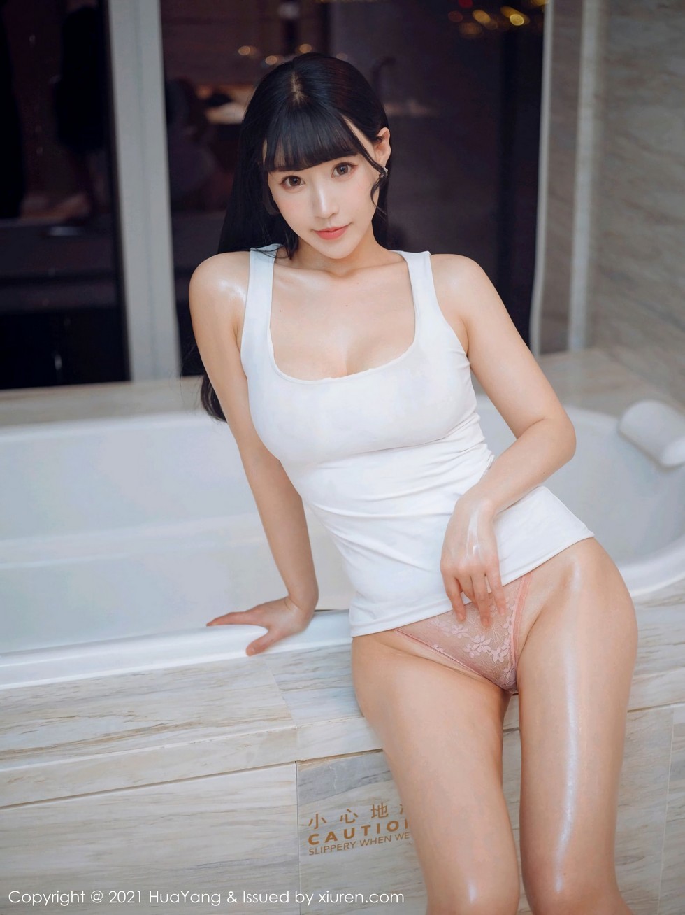 [HuaYang花漾]Vol.360_女神朱可儿Flower厦门旅拍白色低胸服饰秀凹凸惹火身材诱惑写真63P