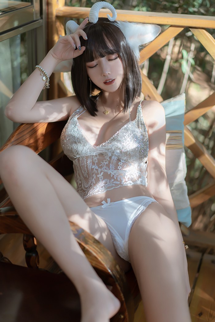 性感小羊米线线闪亮内衣大秀美乳(图41)
