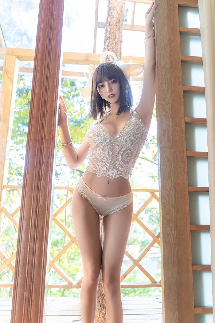 性感小羊米线线闪亮内衣大秀美乳(图50)