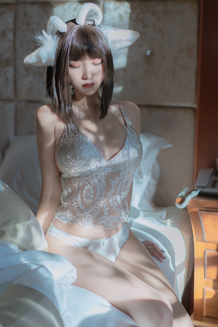 性感小羊米线线闪亮内衣大秀美乳(图60)