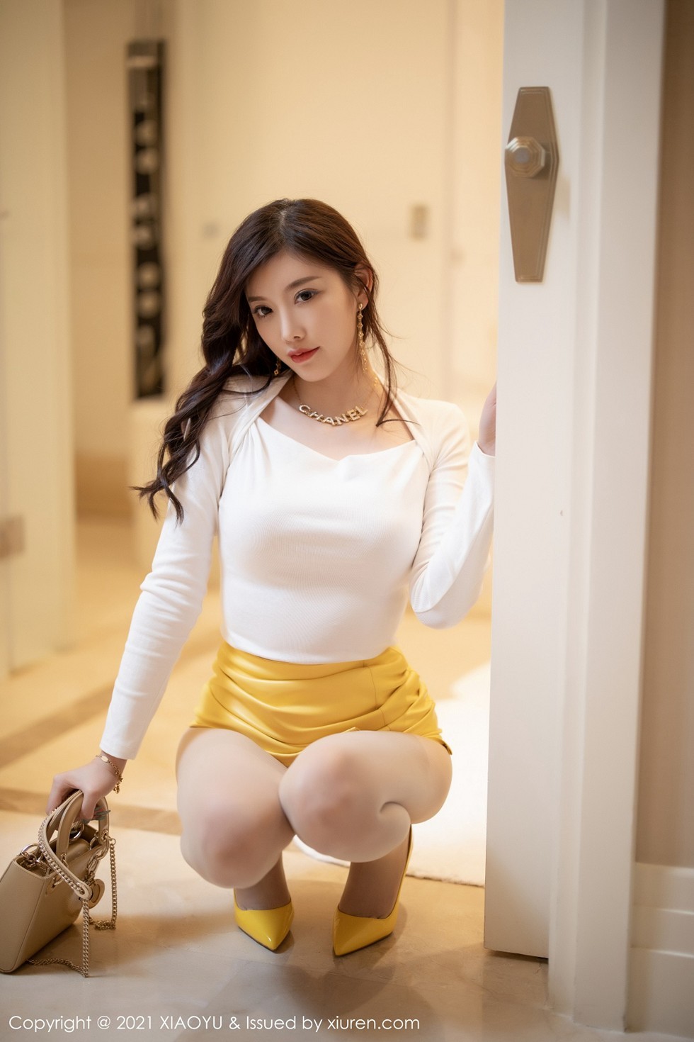 [XiaoYu画语界]Vol.464_女神杨晨晨sugar成都旅拍私房超薄开档肉丝裤袜秀翘臀诱惑写真86P