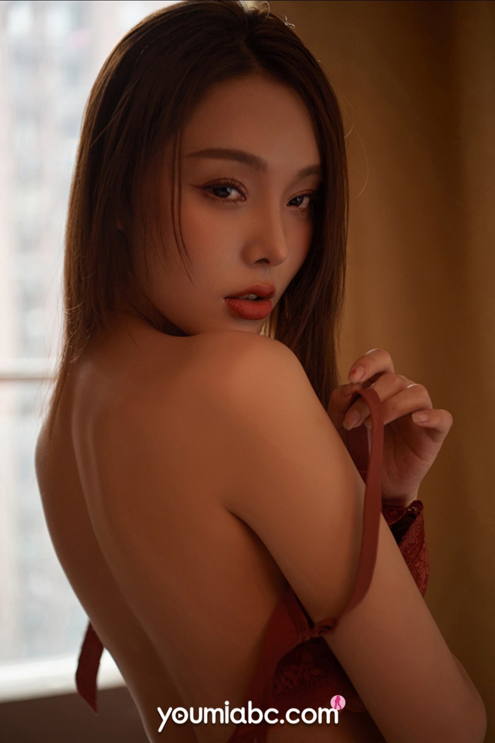[YouMi尤蜜]Vol.593_嫩模陈圆圆私房粉色连体内衣+红色蕾丝内衣秀豪乳诱惑写真52P