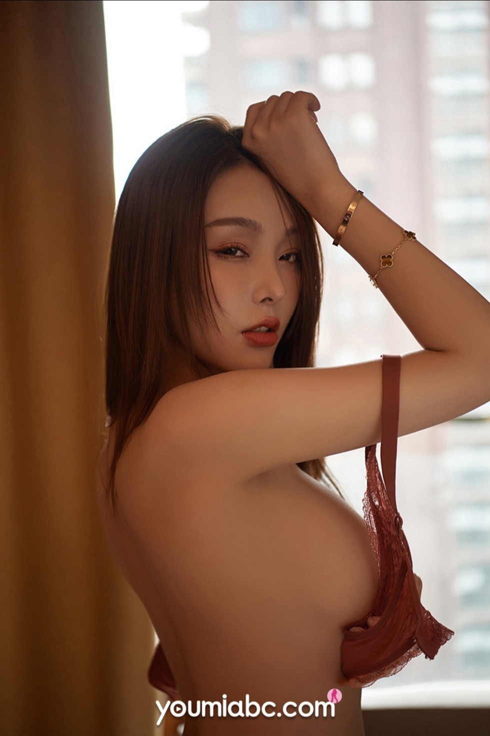 [YouMi尤蜜]Vol.593_嫩模陈圆圆私房粉色连体内衣+红色蕾丝内衣秀豪乳诱惑写真52P