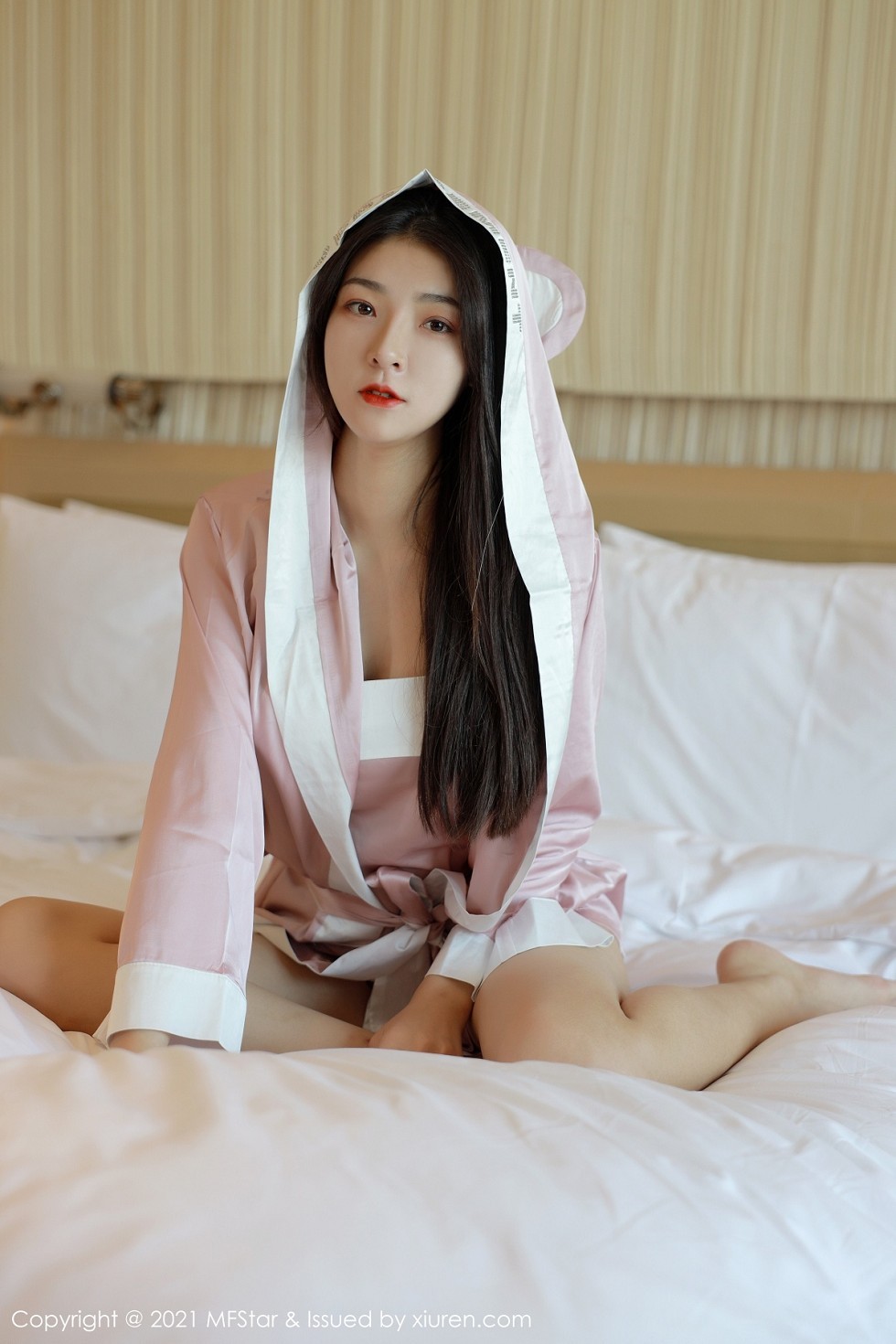 [MFStar模范学院]Vol.453_嫩模Laura苏雨彤私房床上精致镂空内衣秀完美身材诱惑写真43P