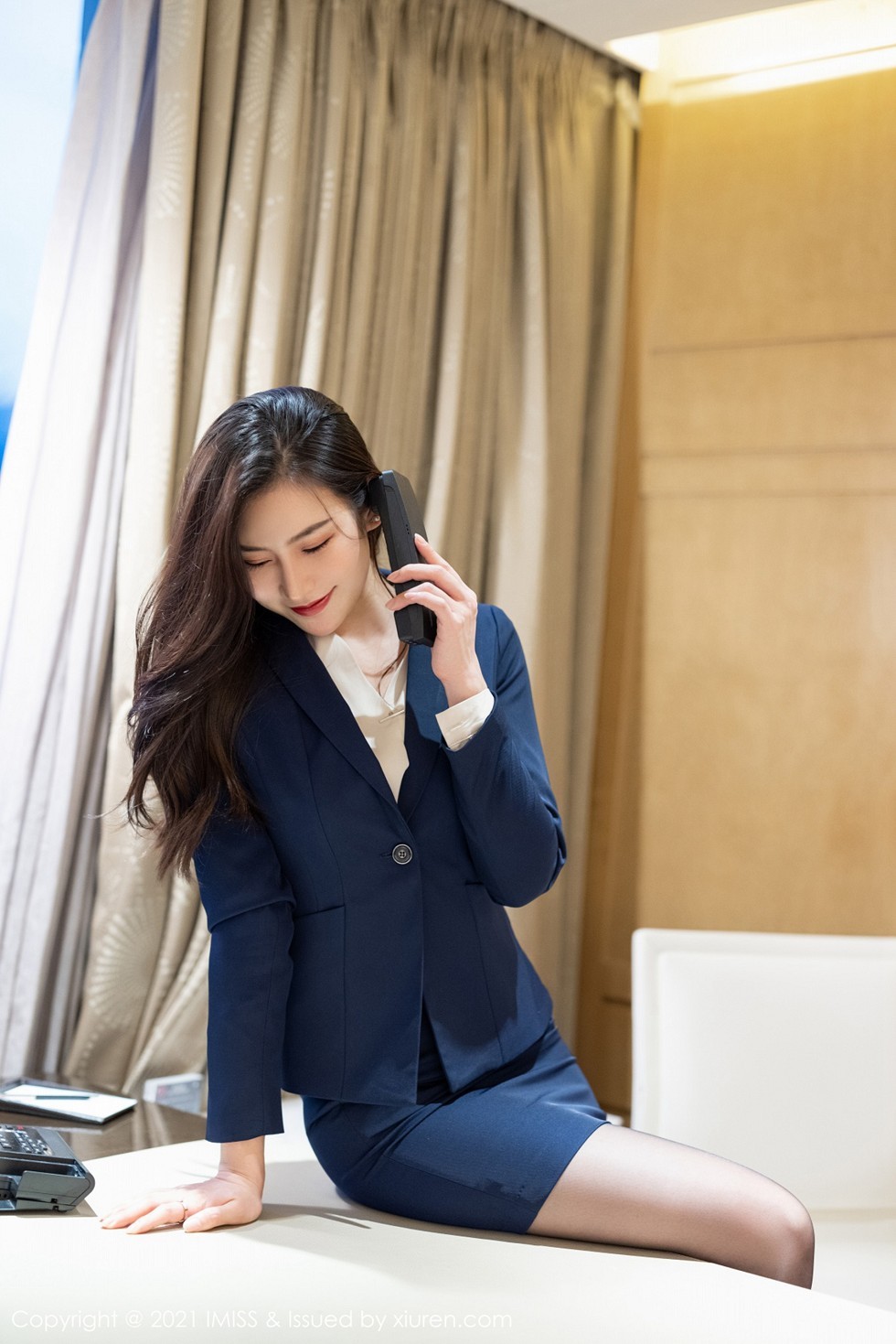 [IMISS爱蜜社]Vol.549_气质美女Vanessa短裙下性感黑丝裤袜秀美腿迷人诱惑写真53P