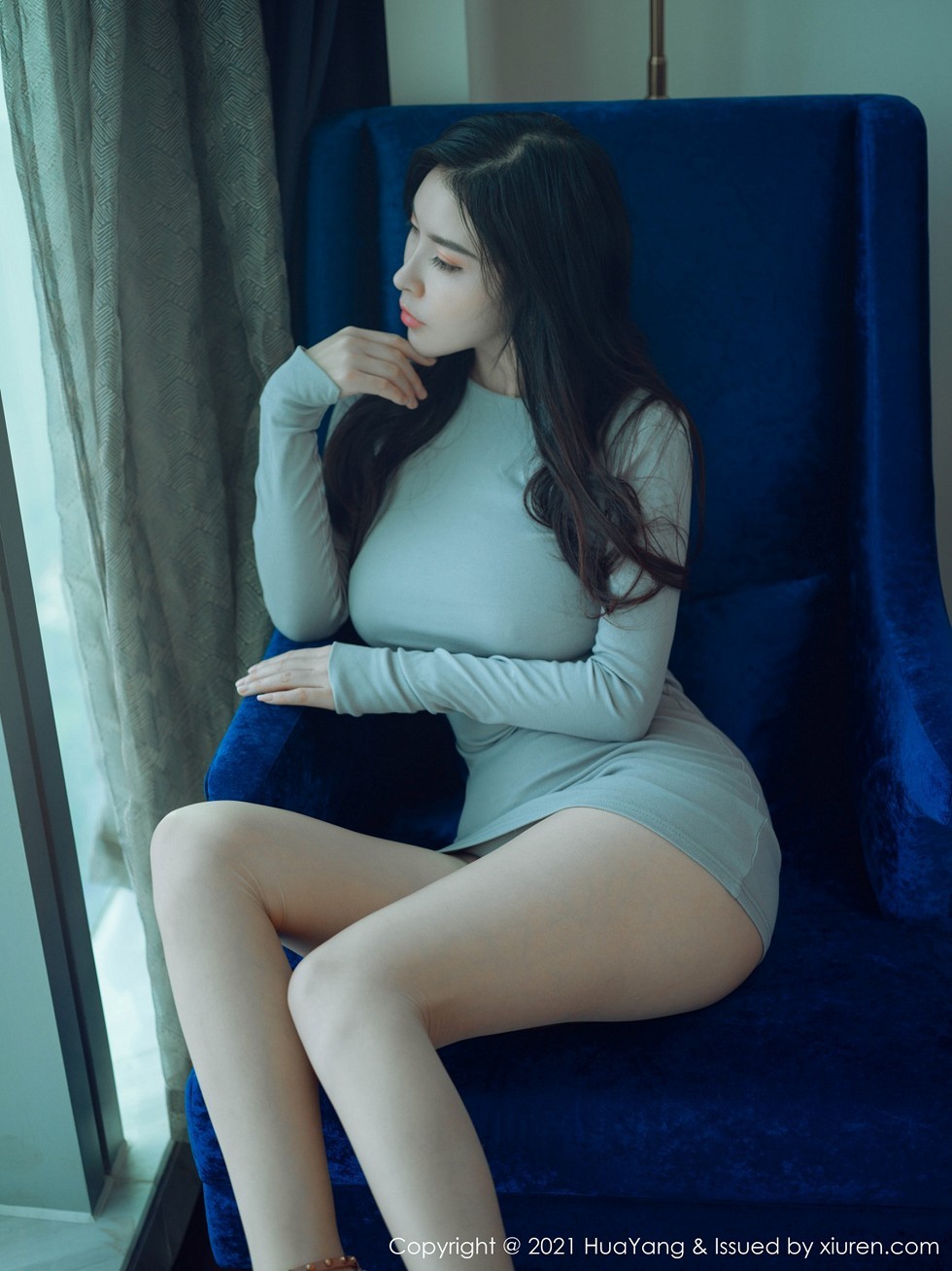 [HuaYang花漾]Vol.363_新人模特赵惟依coco紧身连身裙秀完美身材傲人豪乳诱惑写真45P