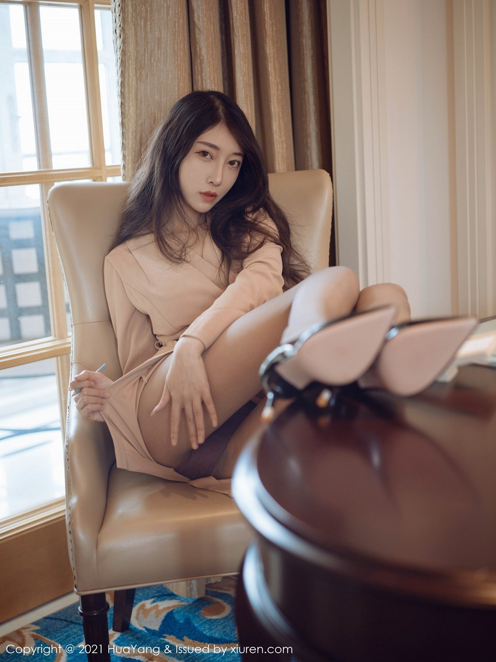 [HuaYang花漾]Vol.364_丽质美人玥儿玥er厦门旅拍暖色调服饰配肉丝裤袜诱惑写真62P
