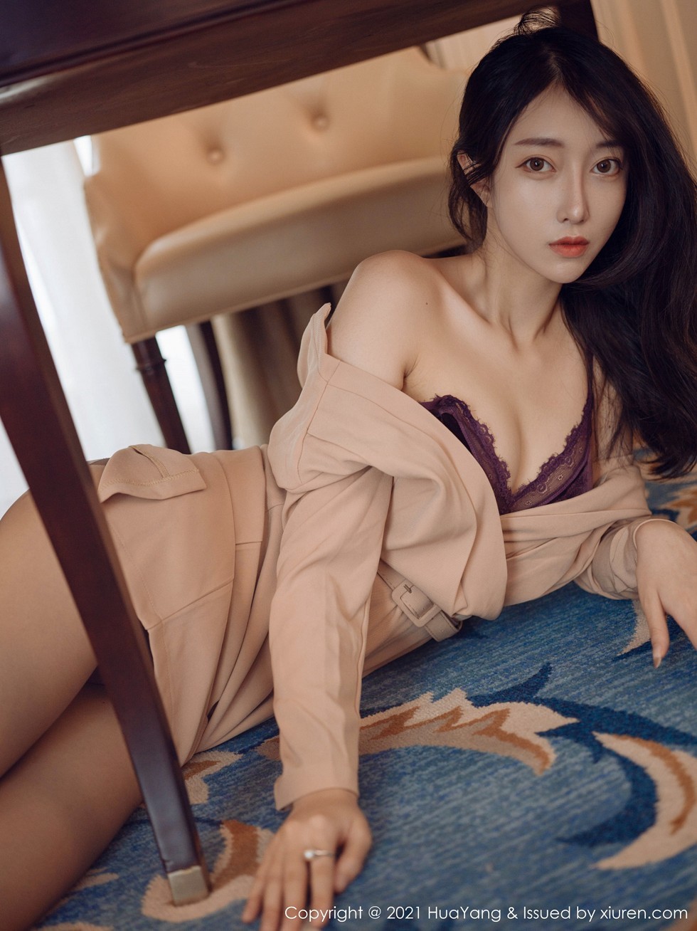 [HuaYang花漾]Vol.364_丽质美人玥儿玥er厦门旅拍暖色调服饰配肉丝裤袜诱惑写真62P