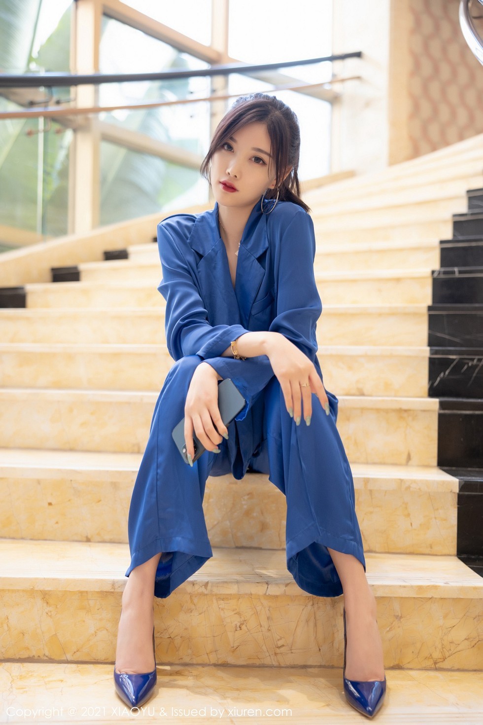 [XiaoYu画语界]Vol.467_女神杨晨晨sugar私房旅拍蓝色西装下丝质吊带配蕾丝内裤诱惑写真98P