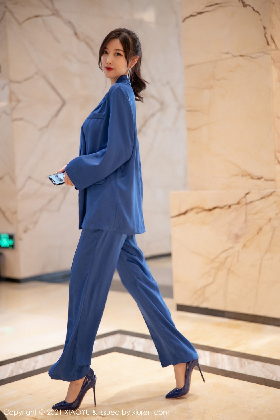 [XiaoYu画语界]Vol.467_女神杨晨晨sugar私房旅拍蓝色西装下丝质吊带配蕾丝内裤诱惑写真98P