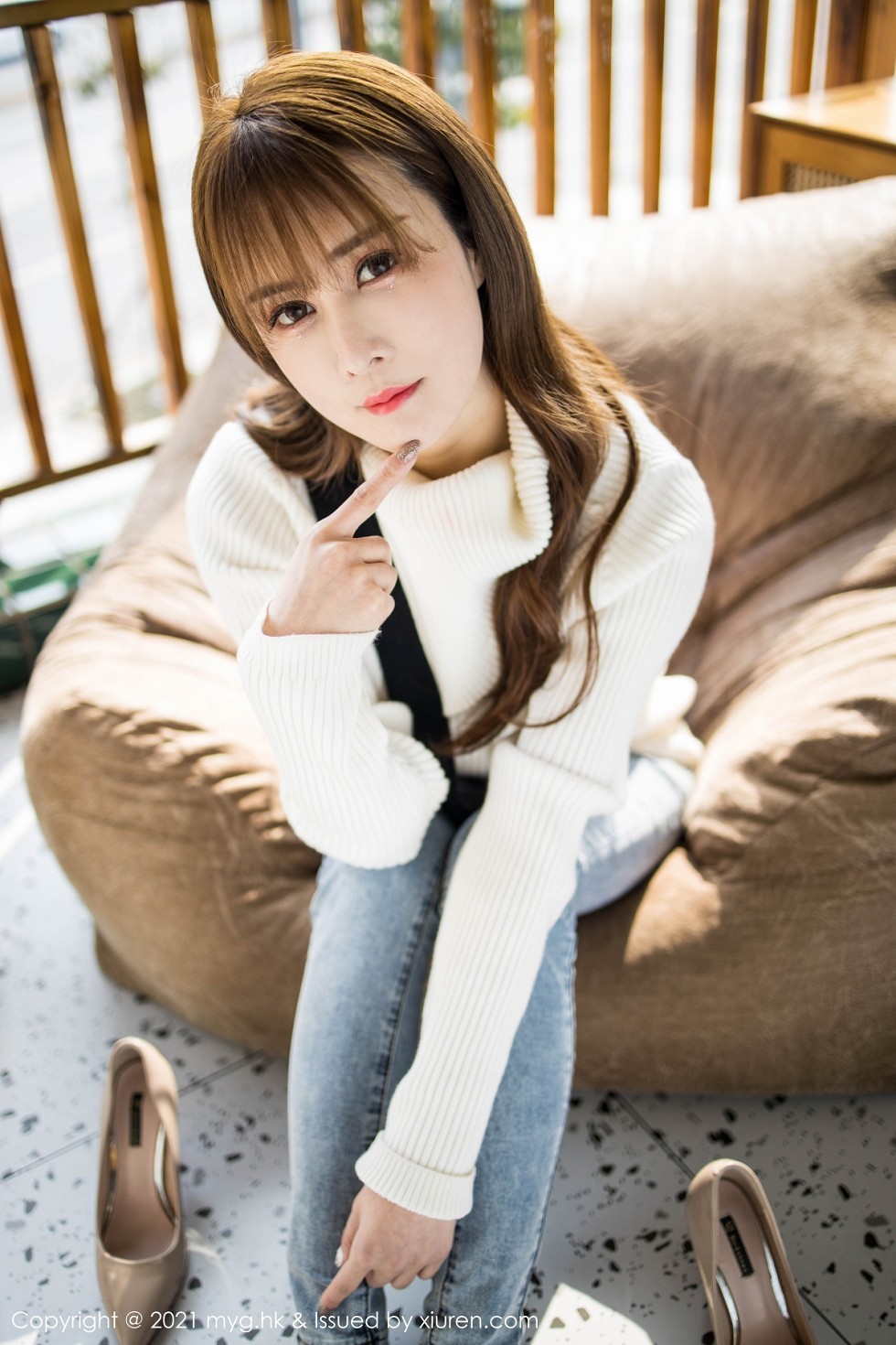 [MyGirl美媛馆]Vol.487_嫩模小兜儿脱飒爽牛仔裤露无内黑丝裤袜秀翘臀极致魅惑写真78P