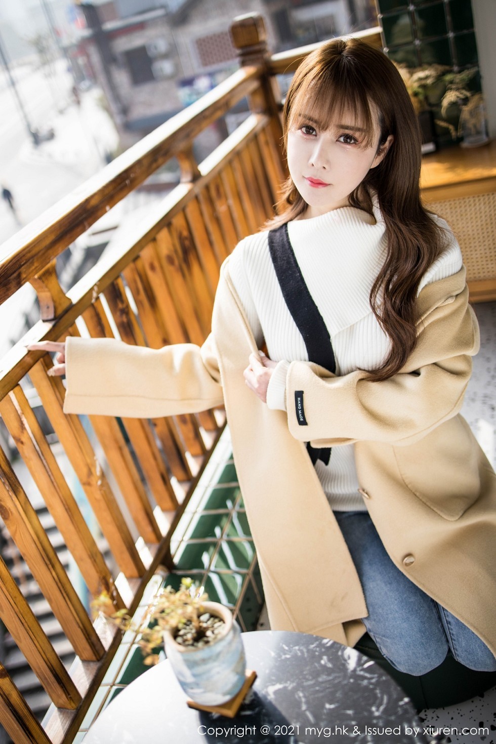 [MyGirl美媛馆]Vol.487_嫩模小兜儿脱飒爽牛仔裤露无内黑丝裤袜秀翘臀极致魅惑写真78P