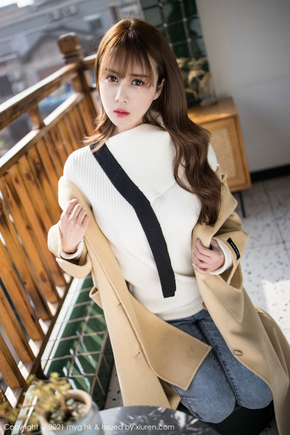 [MyGirl美媛馆]Vol.487_嫩模小兜儿脱飒爽牛仔裤露无内黑丝裤袜秀翘臀极致魅惑写真78P
