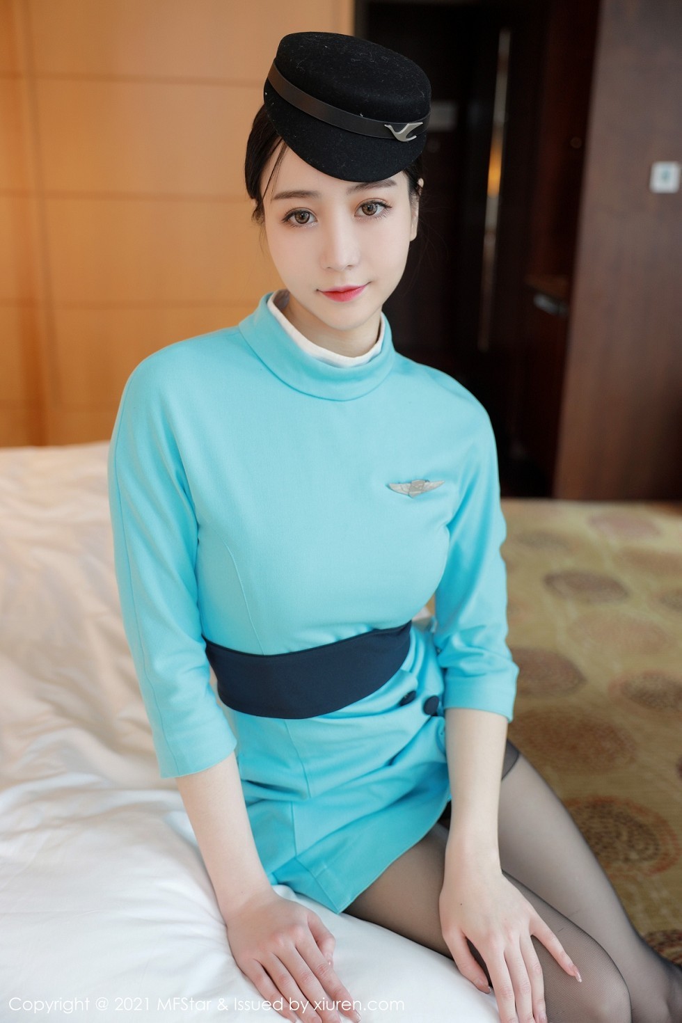 [MFStar模范学院]Vol.455_嫩模水水er私房脱典雅空姐制服露黑丝裤袜秀翘臀诱惑写真68P