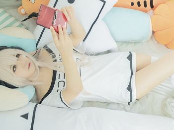 Vol.339_白发青春美女Cosplay主题白色低胸短袖衫配白丝袜秀完美身材写真20P