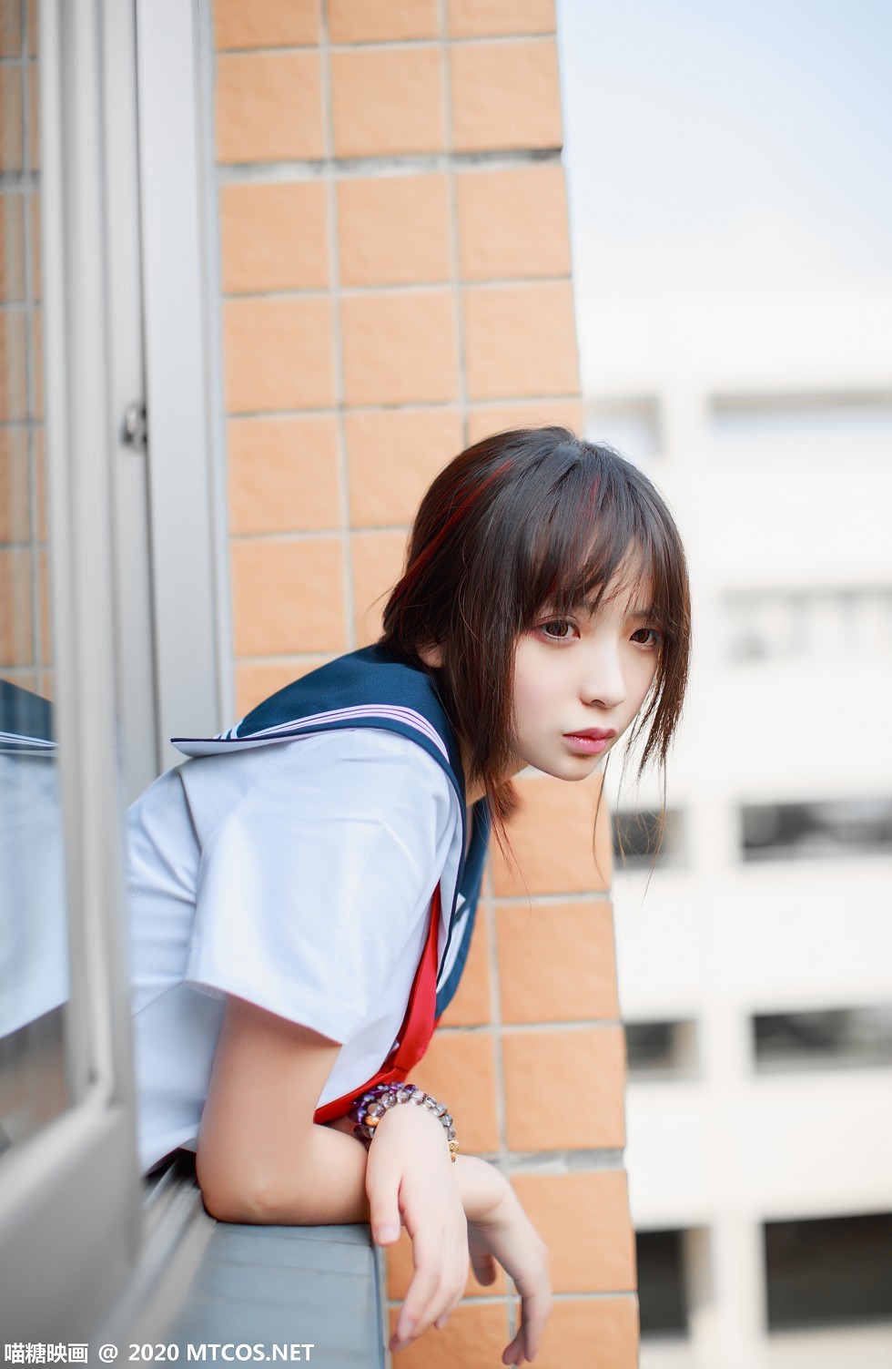 [喵糖映画]Vol.340_美少女同桌水手服主题百褶裙下黑丝腿袜秀美腿迷人诱惑写真33P