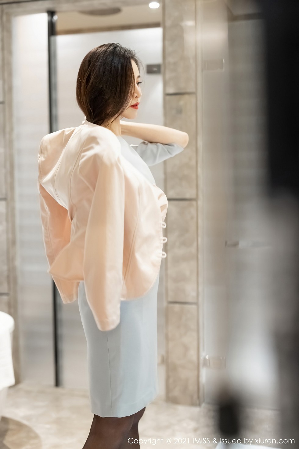 [IMISS爱蜜社]Vol.552_气质美女Vanessa典雅职场OL主题私房黑丝吊袜极致魅惑写真63P