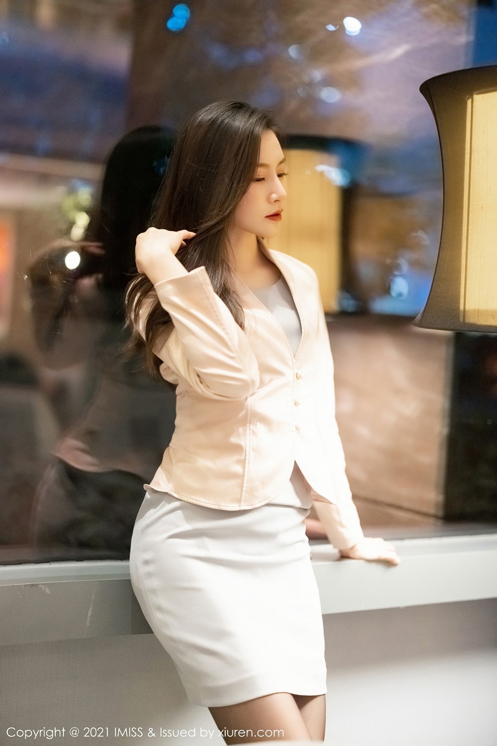 [IMISS爱蜜社]Vol.552_气质美女Vanessa典雅职场OL主题私房黑丝吊袜极致魅惑写真63P