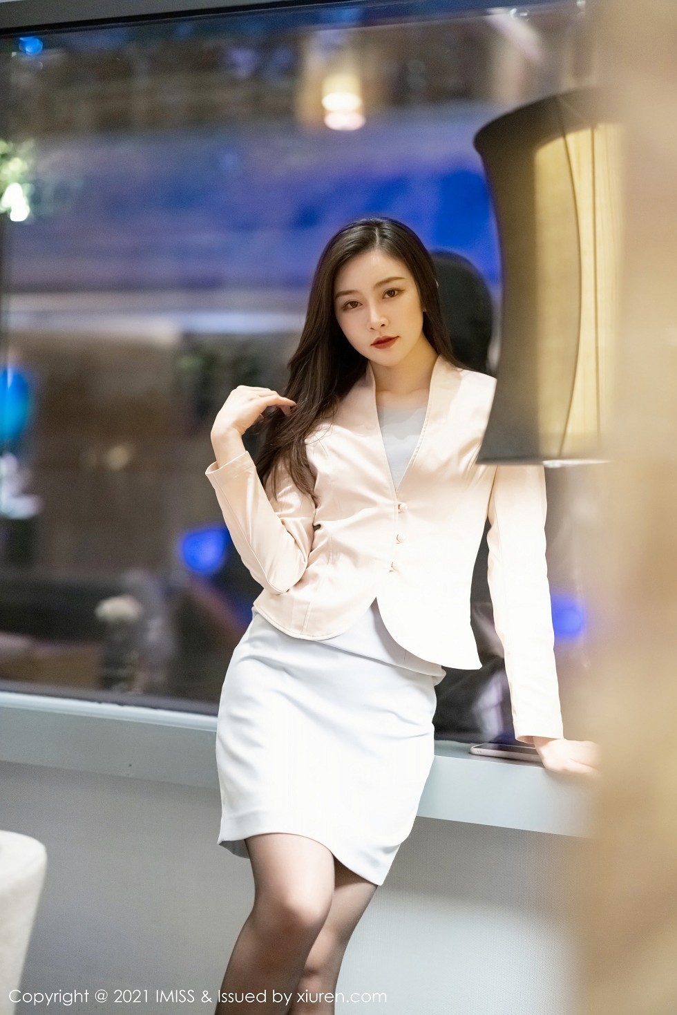 [IMISS爱蜜社]Vol.552_气质美女Vanessa典雅职场OL主题私房黑丝吊袜极致魅惑写真63P
