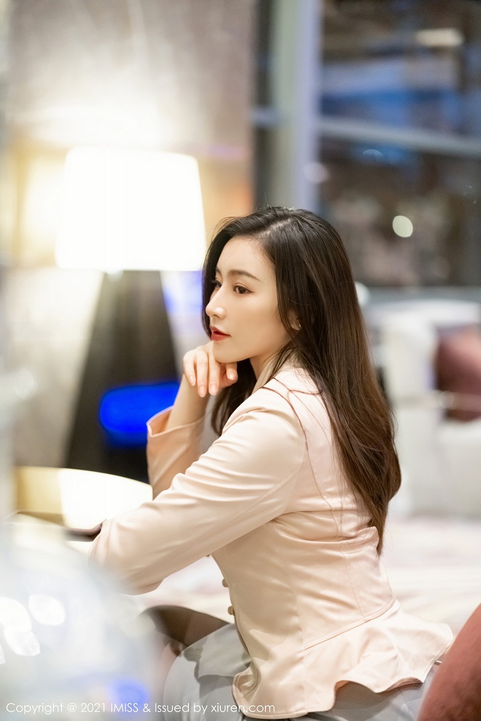 [IMISS爱蜜社]Vol.552_气质美女Vanessa典雅职场OL主题私房黑丝吊袜极致魅惑写真63P