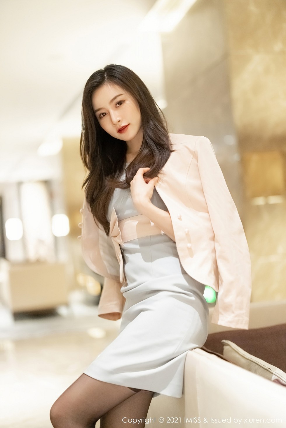 [IMISS爱蜜社]Vol.552_气质美女Vanessa典雅职场OL主题私房黑丝吊袜极致魅惑写真63P