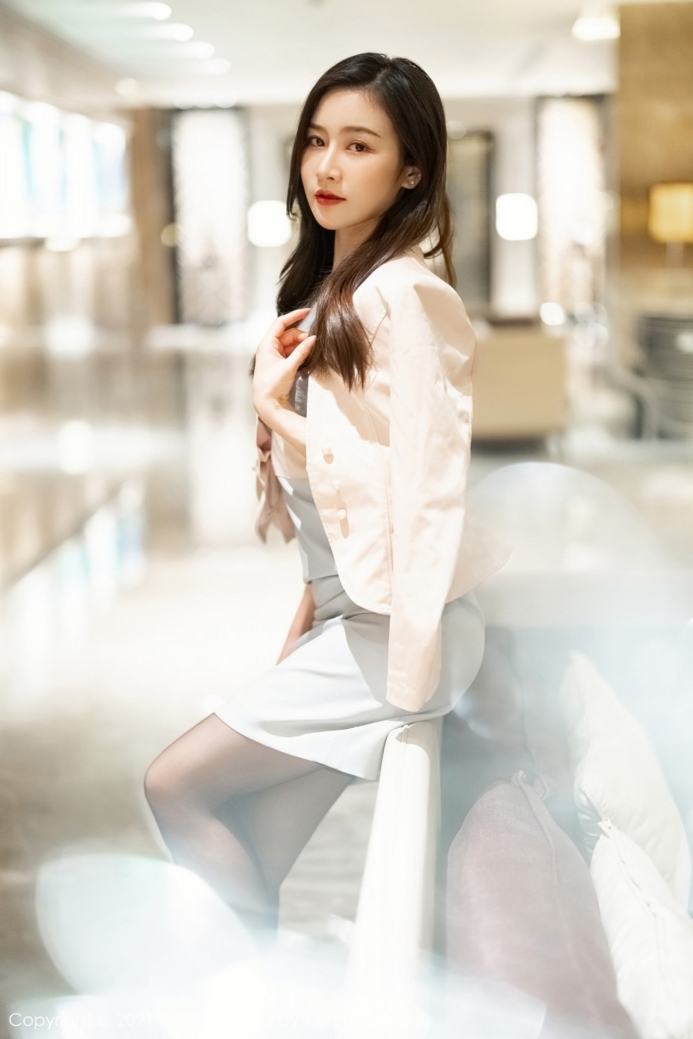 [IMISS爱蜜社]Vol.552_气质美女Vanessa典雅职场OL主题私房黑丝吊袜极致魅惑写真63P