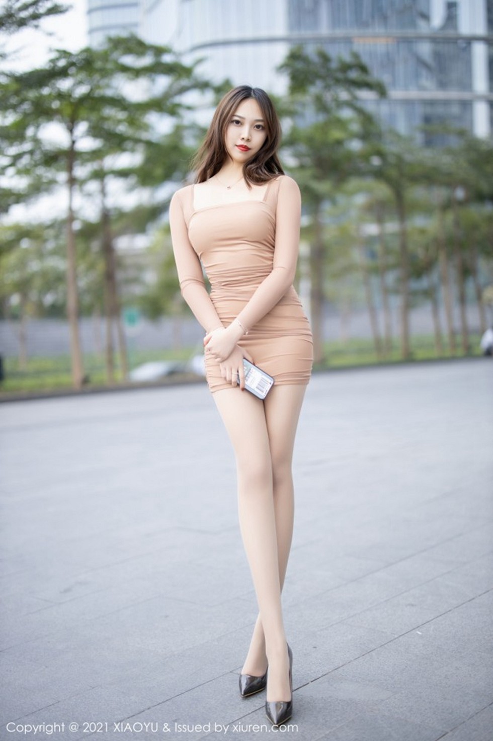 [XiaoYu画语界]Vol.471_嫩模郑颖姗Bev紧身连身裙半撩露无内肉丝裤袜秀翘臀诱惑写真66P