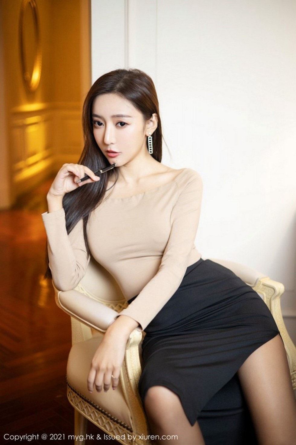 [MyGirl美媛馆]Vol.490_女神王馨瑶yanni淡雅都市OL主题黑裙下超薄黑丝裤袜诱惑写真100P