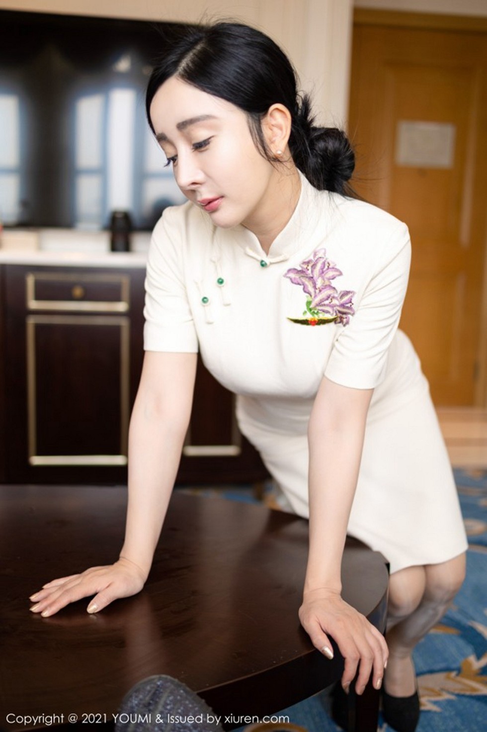 [YouMi尤蜜荟]Vol.603_嫩模允爾剧情空姐女友主题床上蕾丝内衣配肉丝裤袜诱惑写真92P