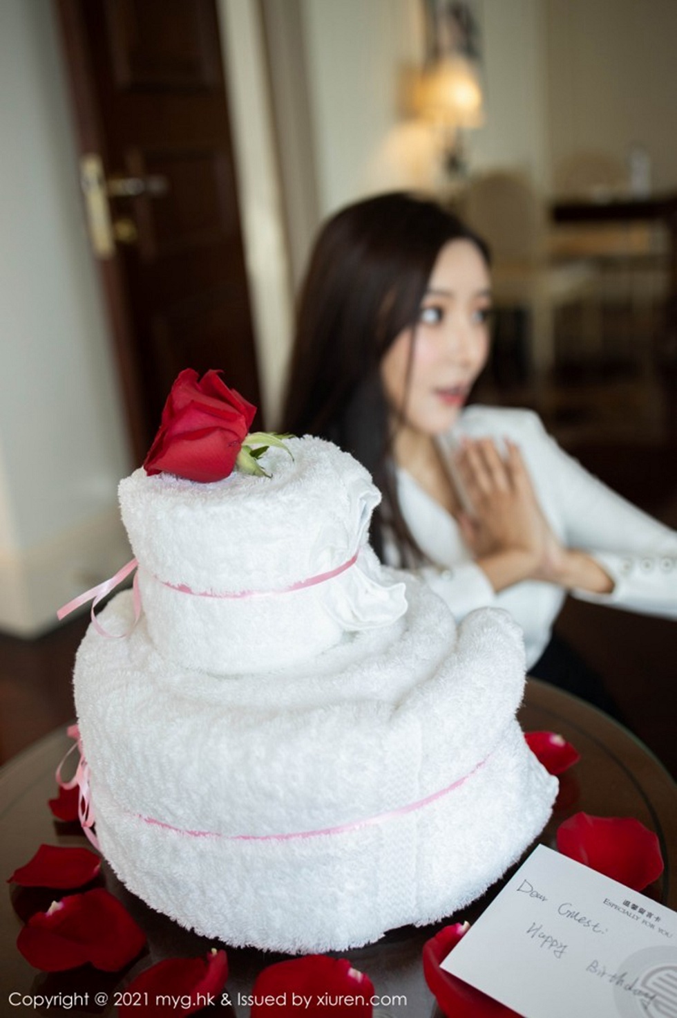 [MyGirl美媛馆]Vol.492_女神王馨瑶yanni上司过生日主题黑裙下黑丝裤袜秀美腿诱惑写真88P