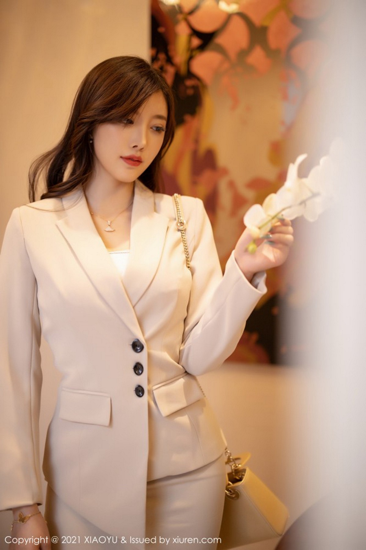 [XiaoYu画语界]Vol.477_女神杨晨晨sugar成都旅拍半脱露白色吊带开档肉丝裤袜诱惑写真67P