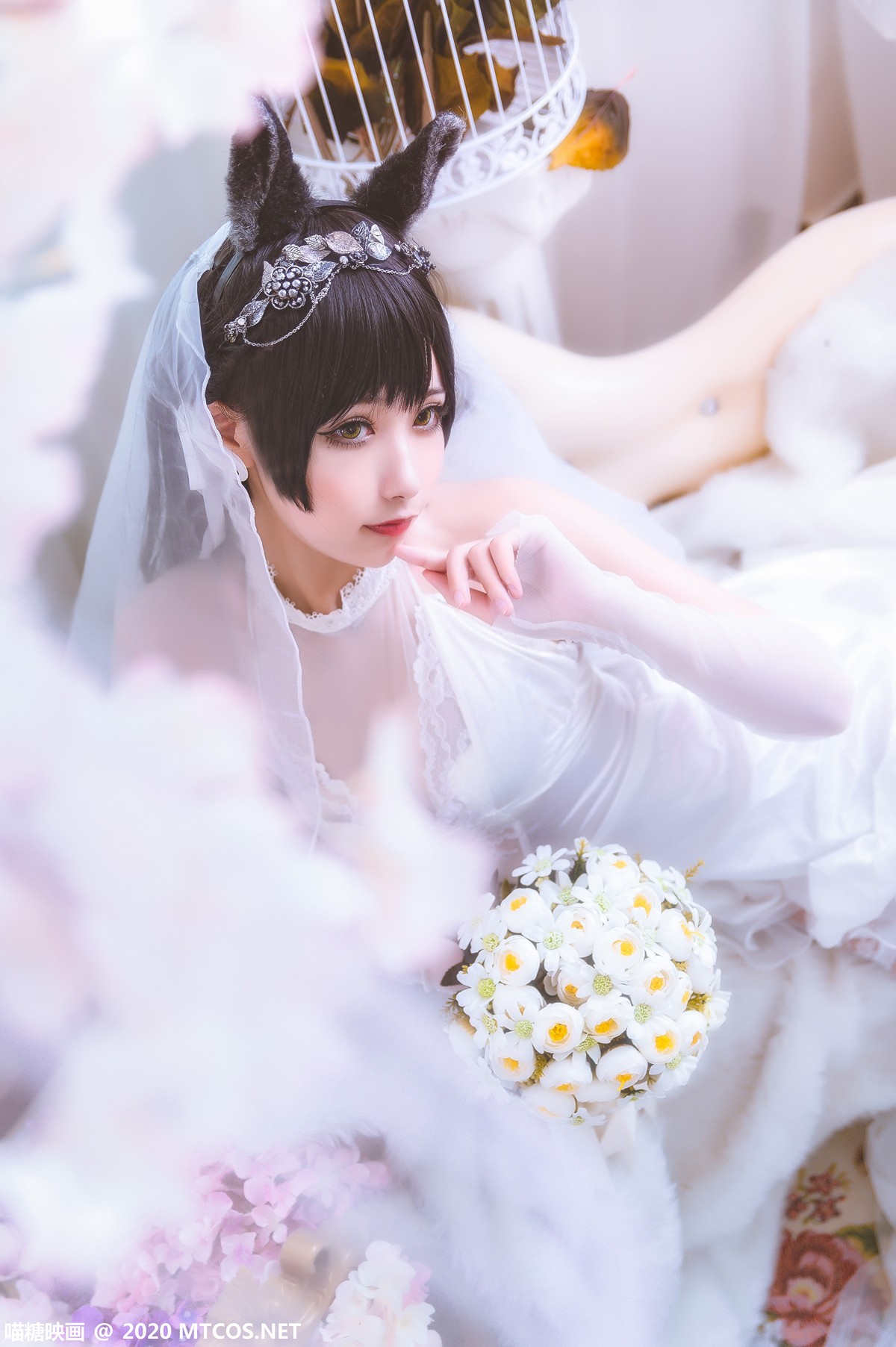[喵糖映画]Vol.345_猫女郎美少女私房白色薄纱配吊带蕾丝袜秀完美身材诱惑写真20P