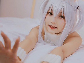 Vol.346_白色兔耳青春美女私人床上性感开胸毛衣秀完美身材豪乳骚扰写真25P