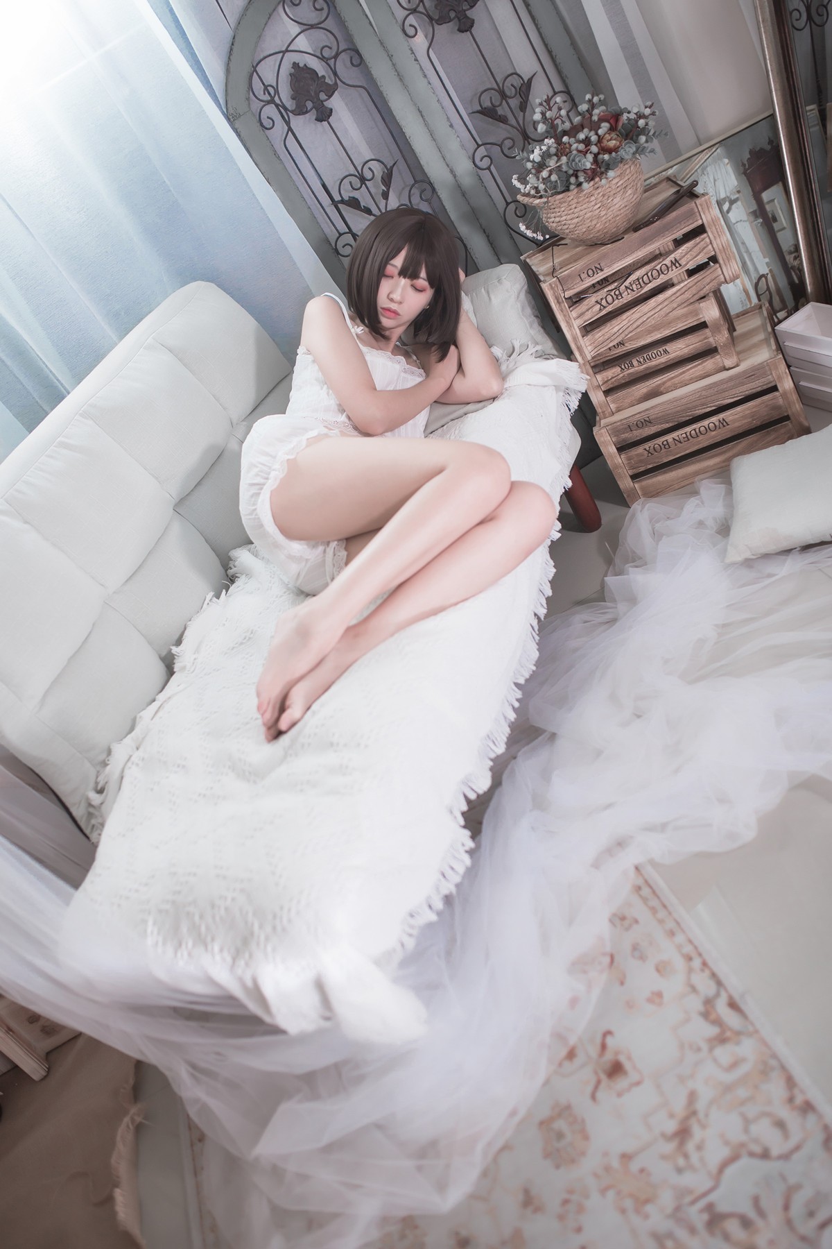 jpxgyw.com[喵糖映画]Vol.347_眼镜美女居家私房沙发上白色吊带睡衣秀白嫩肌肤靓丽迷人写真26P