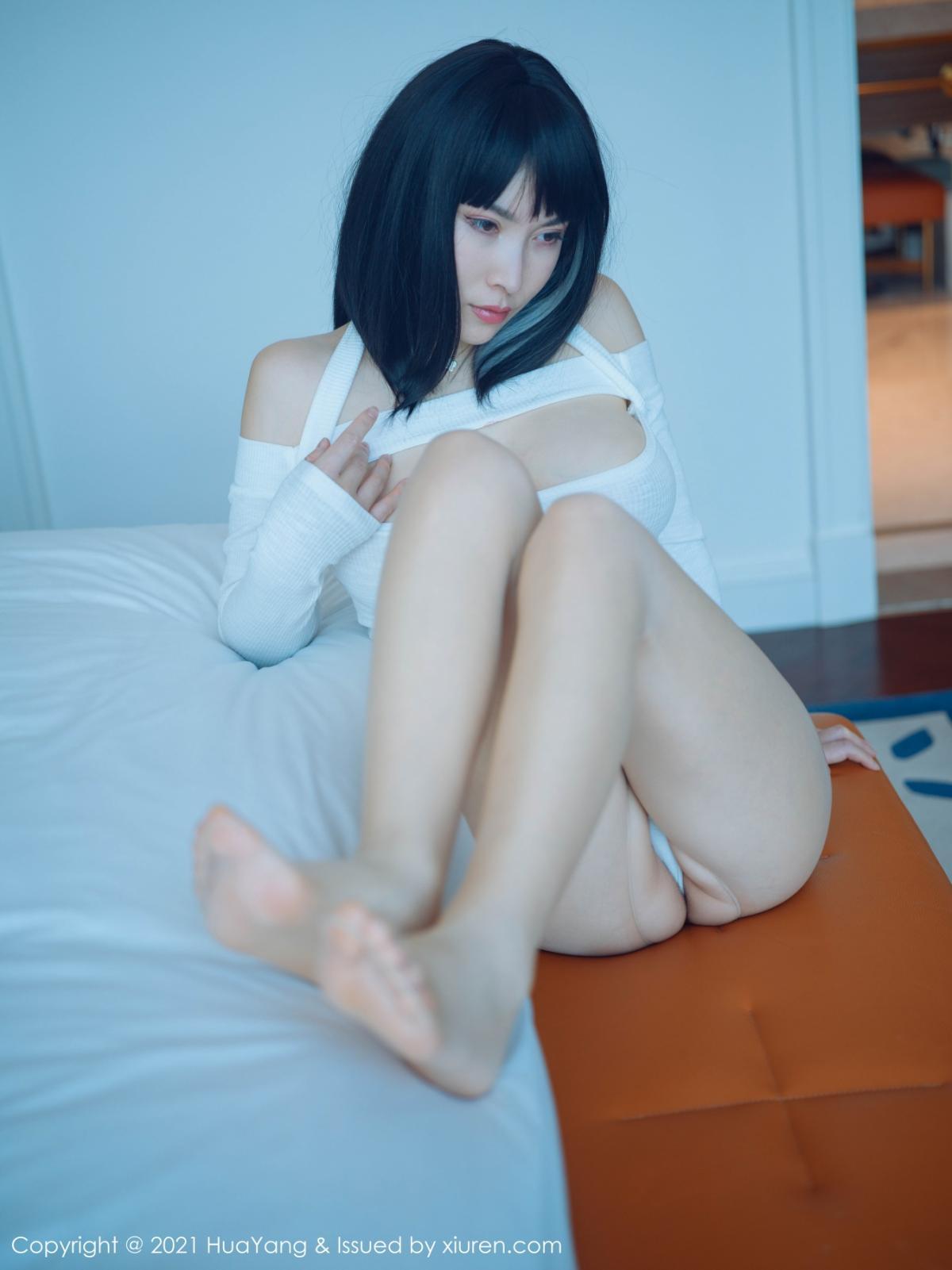 jpxgyw.com[HuaYang花漾]Vol.371_新人模特乔漫妮mina私房白色开胸连身裙露傲人豪乳撩人诱惑写真52P