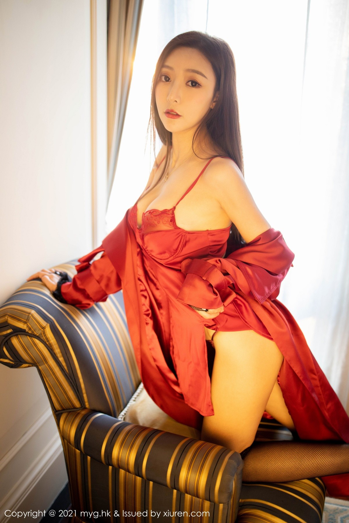 jpxgyw.com[MyGirl美媛馆]Vol.496_女神王馨瑶yanni鲜红飒爽皮衣配黑丝网袜半脱露翘臀诱惑写真63P
