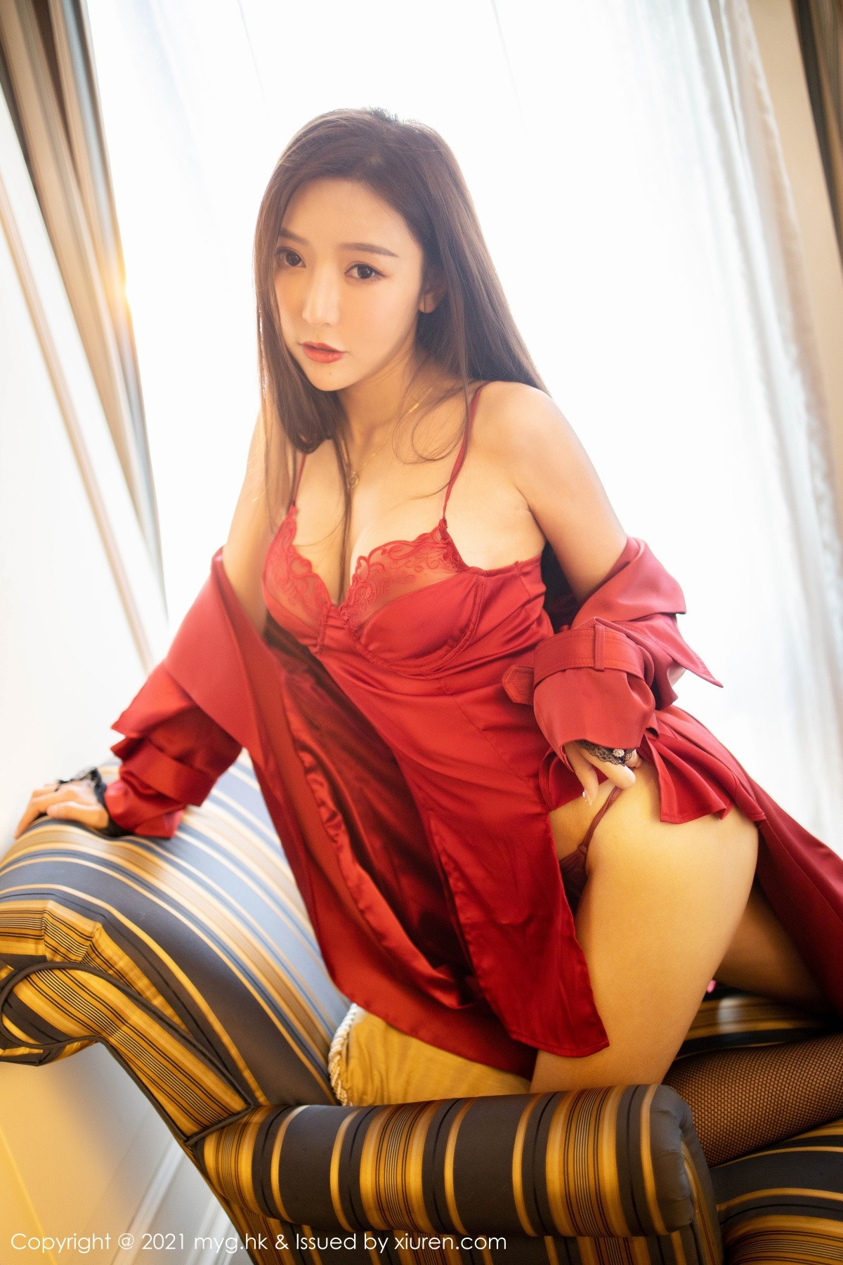 jpxgyw.com[MyGirl美媛馆]Vol.496_女神王馨瑶yanni鲜红飒爽皮衣配黑丝网袜半脱露翘臀诱惑写真63P