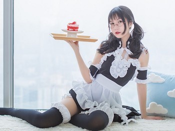Vol.352_眼镜美少女私人性感女佣装配黑色腿袜秀完美身材迷人美腿写真22P